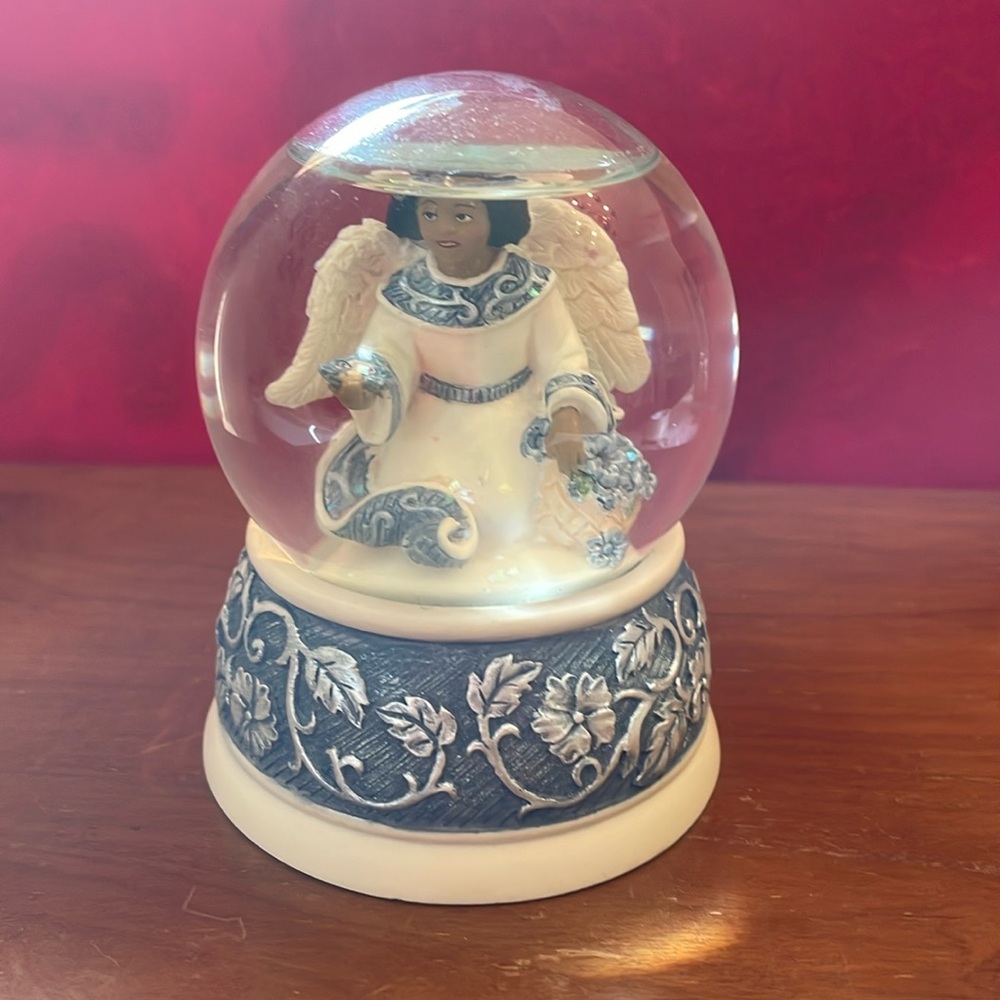 Rare Find Vintage Sarah’s Angels “Dionne”-Figurine Snow Globe-2003 Mind Spring